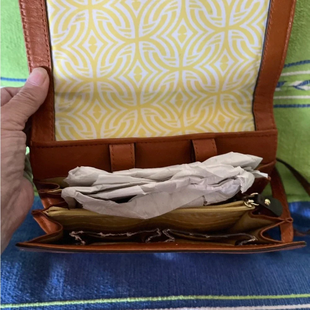 Antonio Melani Tan Leather Shoulder Bag - Picture 2 of 2